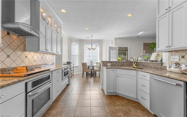 123 Lakes Edge DR, Suffolk, VA 23434