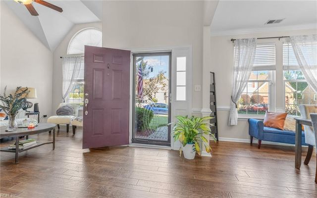 123 Lakes Edge DR, Suffolk, VA 23434