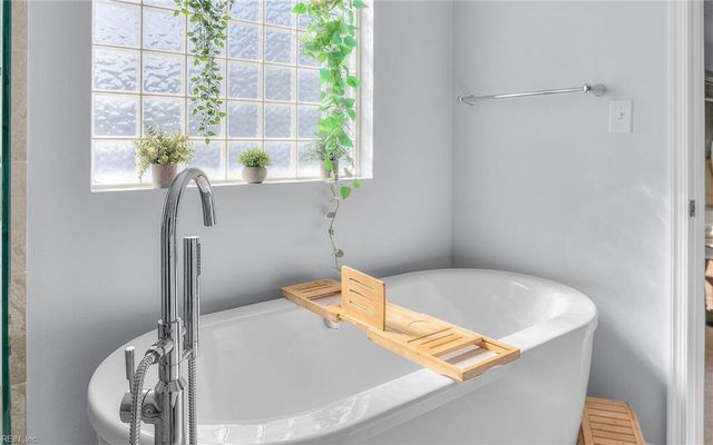 123 Lakes Edge DR, Suffolk, VA 23434