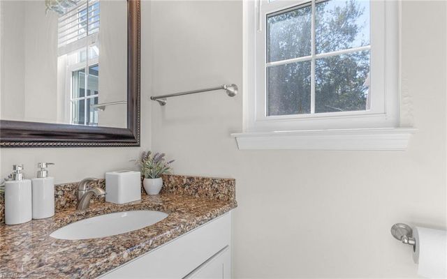 123 Lakes Edge DR, Suffolk, VA 23434