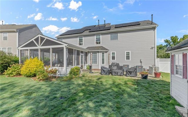 123 Lakes Edge DR, Suffolk, VA 23434