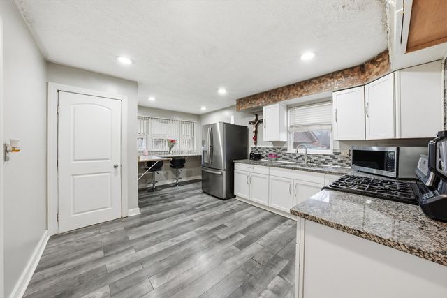 866 Greenbay Avenue, Calumet City, IL 60409