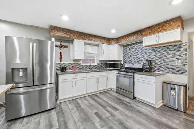 866 Greenbay Avenue, Calumet City, IL 60409