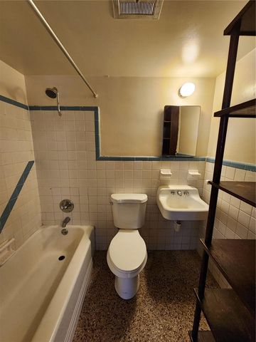 1933 NW 4 AVENUE B, Gainesville, FL 32603