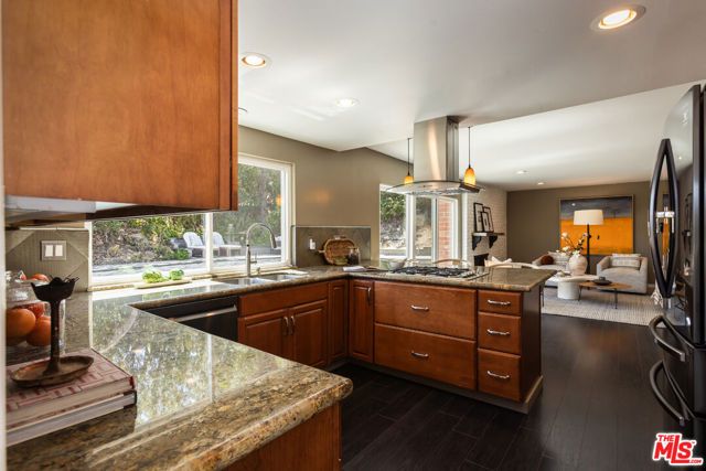 4711 Hermano Drive, Los Angeles, CA 91356