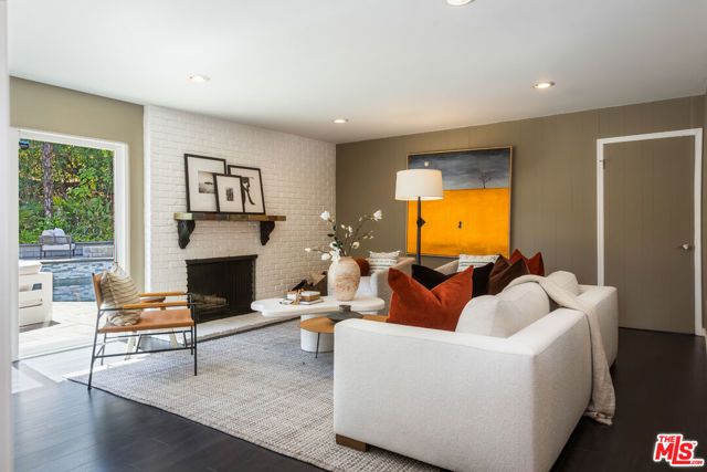 4711 Hermano Drive, Los Angeles, CA 91356