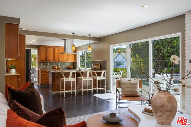 4711 Hermano Drive, Los Angeles, CA 91356