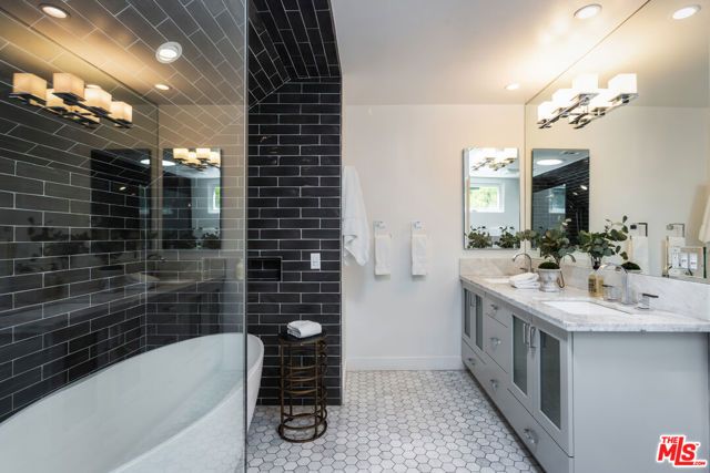4711 Hermano Drive, Los Angeles, CA 91356