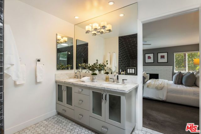 4711 Hermano Drive, Los Angeles, CA 91356