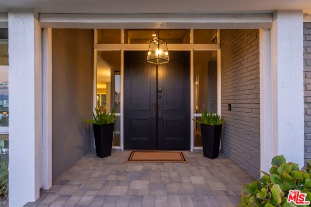 4711 Hermano Drive, Los Angeles, CA 91356