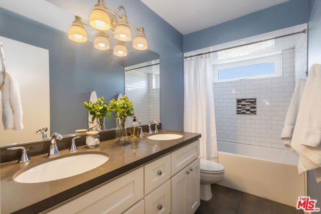 4711 Hermano Drive, Los Angeles, CA 91356