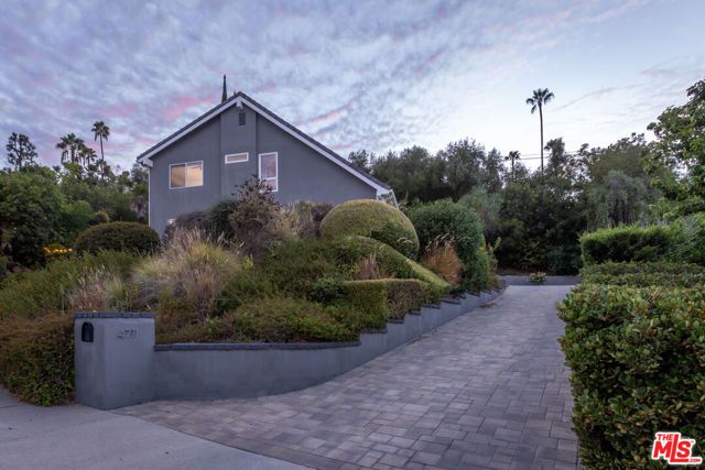 4711 Hermano Drive, Los Angeles, CA 91356