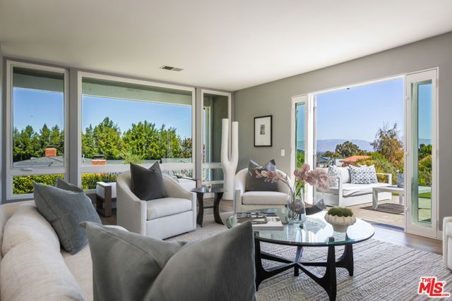4711 Hermano Drive, Los Angeles, CA 91356