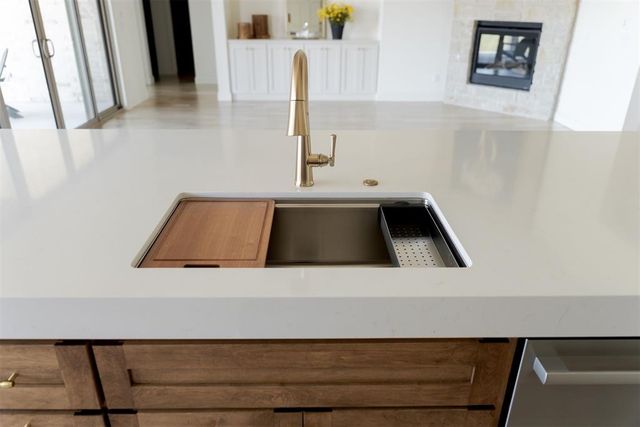 1916 Parkwood Avenue, Edmond, OK 73034