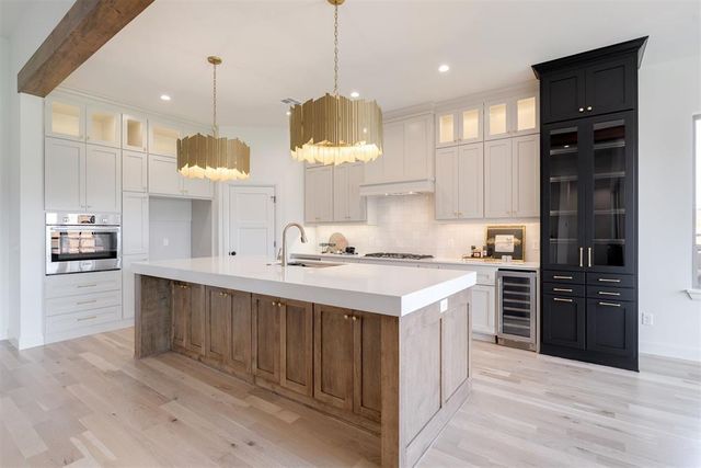 1916 Parkwood Avenue, Edmond, OK 73034