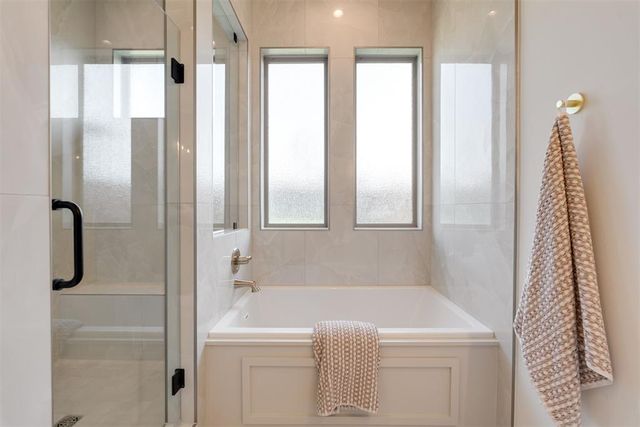 1916 Parkwood Avenue, Edmond, OK 73034