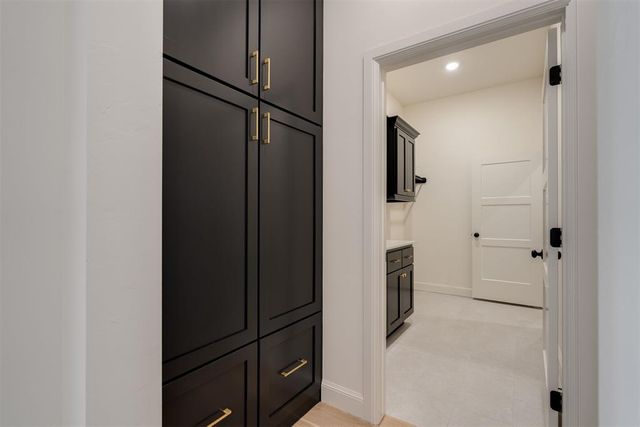 1916 Parkwood Avenue, Edmond, OK 73034