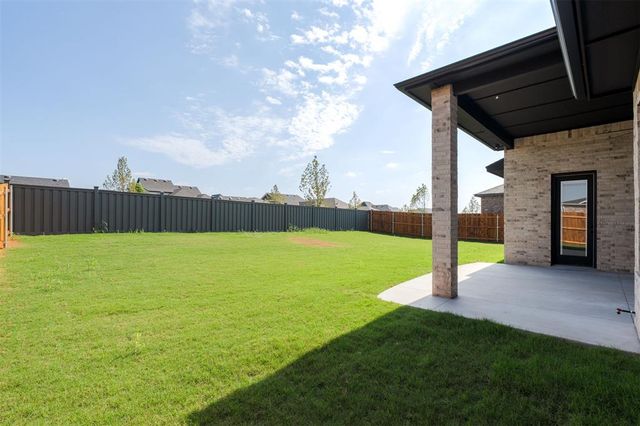 1916 Parkwood Avenue, Edmond, OK 73034