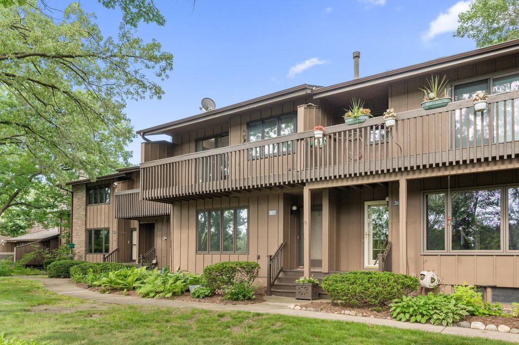 2671 Sumac Ridge, White Bear Lake, MN 55110