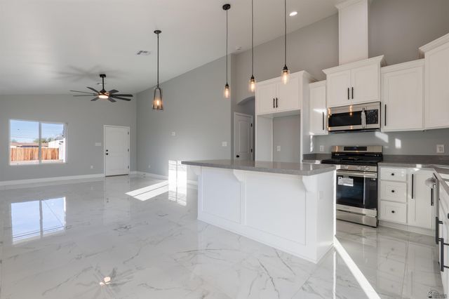 2241 E 15 St, Yuma, AZ 85365