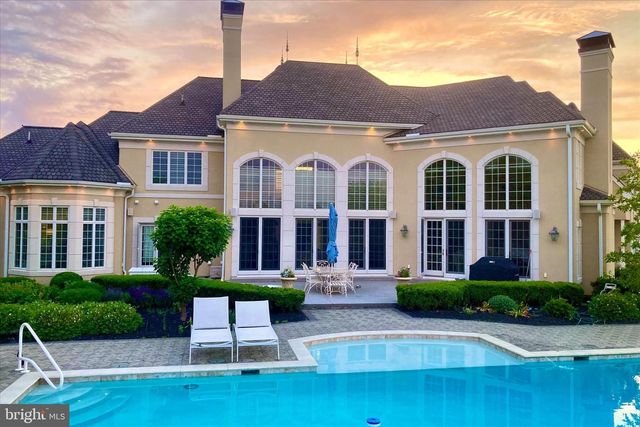 1000 BLUESTONE DR, Lititz, PA 17543