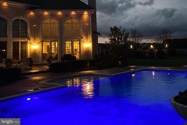 1000 BLUESTONE DR, Lititz, PA 17543