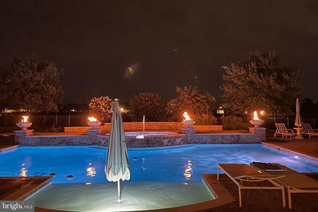 1000 BLUESTONE DR, Lititz, PA 17543