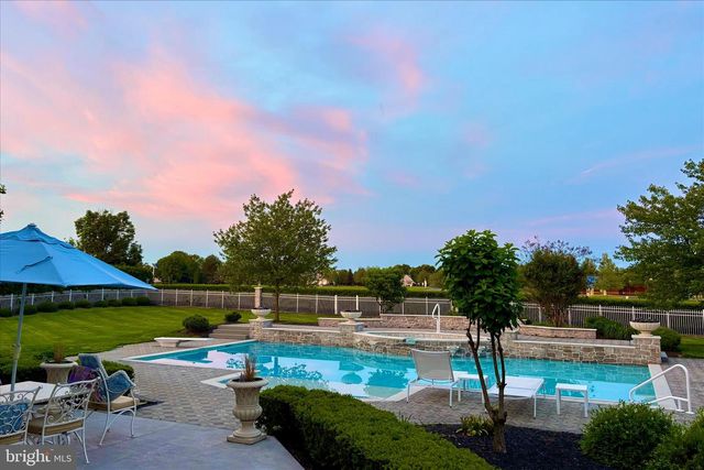 1000 BLUESTONE DR, Lititz, PA 17543