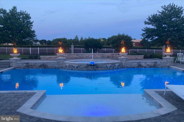 1000 BLUESTONE DR, Lititz, PA 17543