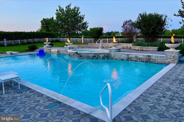 1000 BLUESTONE DR, Lititz, PA 17543