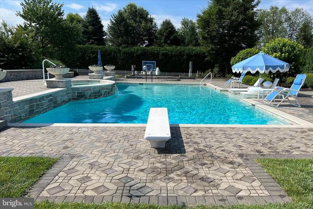 1000 BLUESTONE DR, Lititz, PA 17543