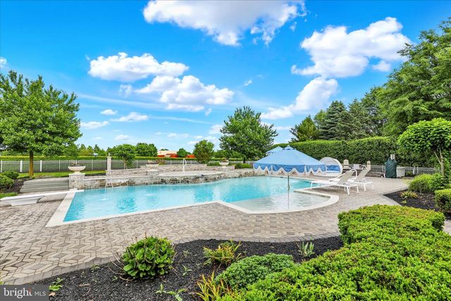1000 BLUESTONE DR, Lititz, PA 17543