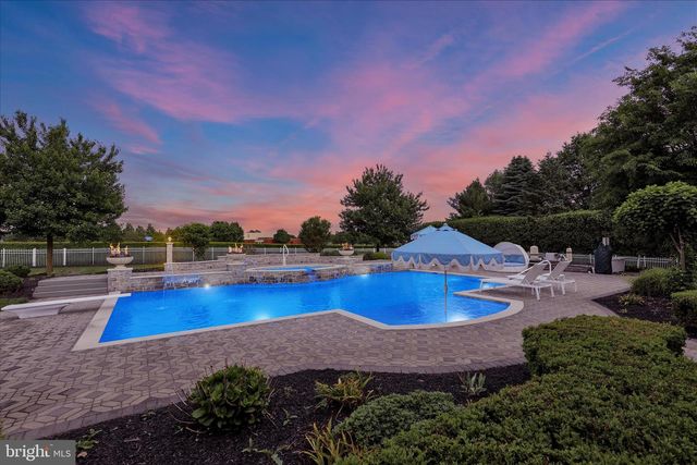 1000 BLUESTONE DR, Lititz, PA 17543