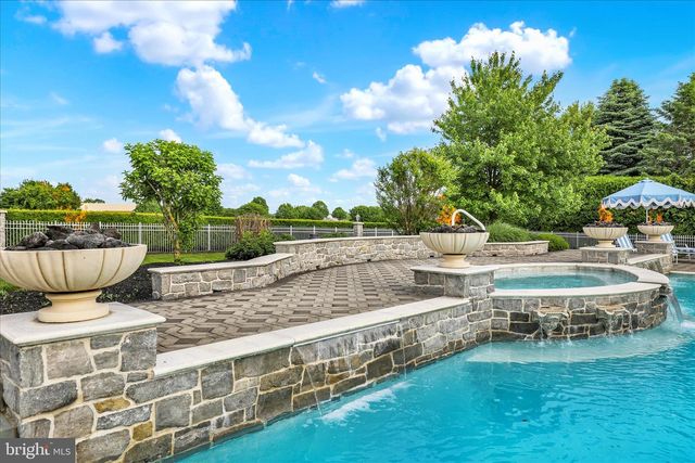 1000 BLUESTONE DR, Lititz, PA 17543
