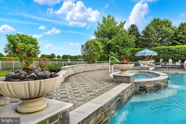1000 BLUESTONE DR, Lititz, PA 17543