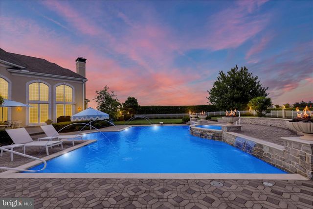 1000 BLUESTONE DR, Lititz, PA 17543