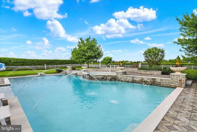 1000 BLUESTONE DR, Lititz, PA 17543