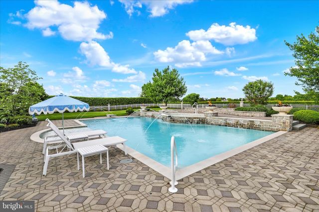 1000 BLUESTONE DR, Lititz, PA 17543