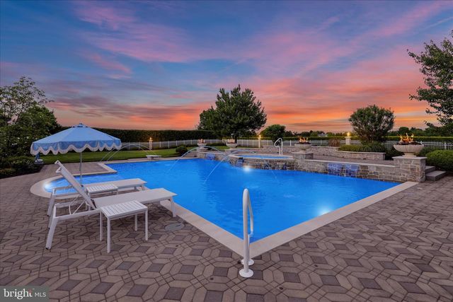 1000 BLUESTONE DR, Lititz, PA 17543