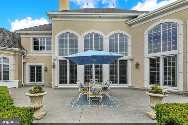 1000 BLUESTONE DR, Lititz, PA 17543