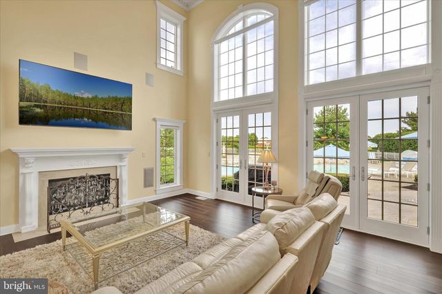 1000 BLUESTONE DR, Lititz, PA 17543