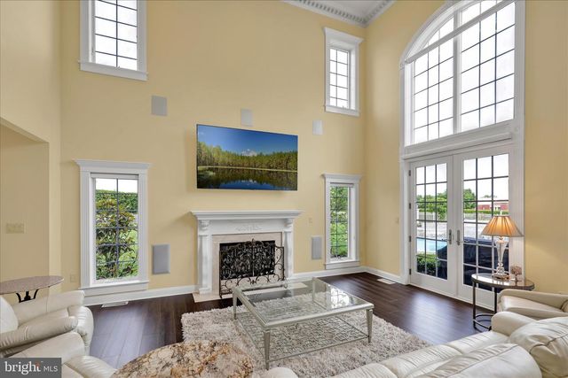 1000 BLUESTONE DR, Lititz, PA 17543