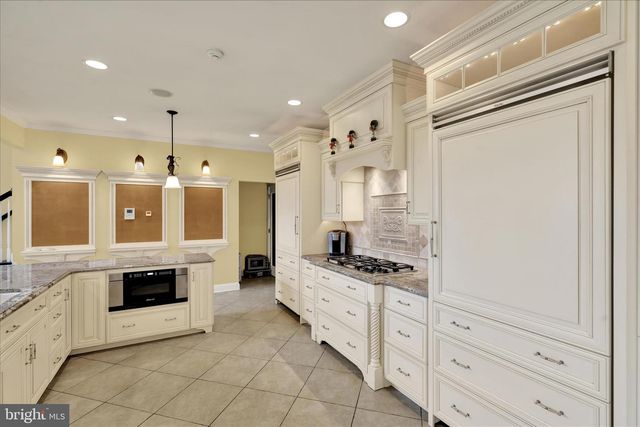 1000 BLUESTONE DR, Lititz, PA 17543