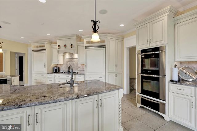 1000 BLUESTONE DR, Lititz, PA 17543
