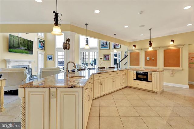 1000 BLUESTONE DR, Lititz, PA 17543