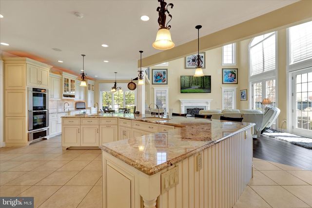1000 BLUESTONE DR, Lititz, PA 17543