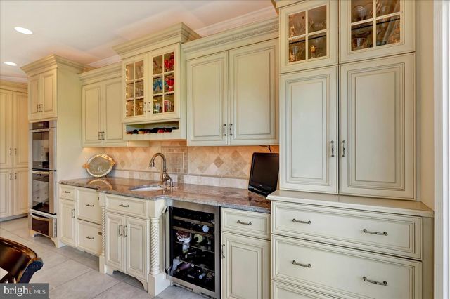 1000 BLUESTONE DR, Lititz, PA 17543