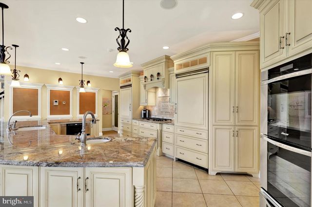 1000 BLUESTONE DR, Lititz, PA 17543