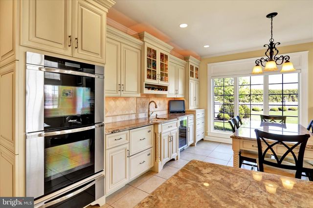 1000 BLUESTONE DR, Lititz, PA 17543