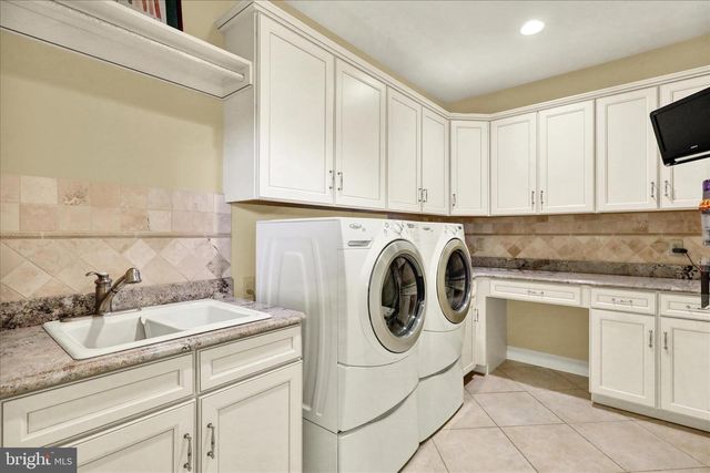 1000 BLUESTONE DR, Lititz, PA 17543